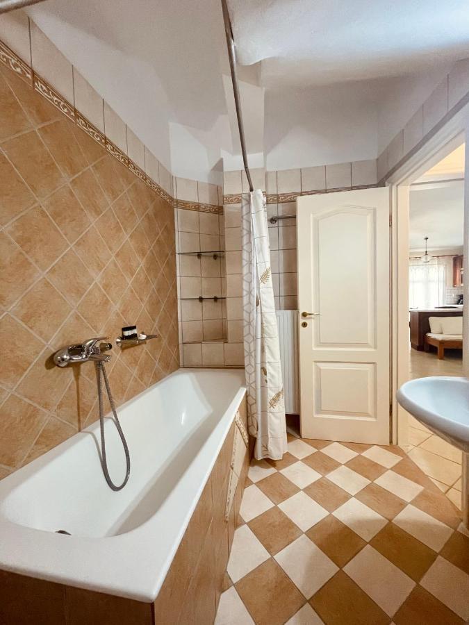 Marina'S House Hotel Parga Bagian luar foto